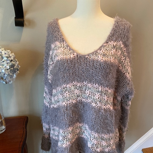 Free People Linus Pink and Grey Fuzzy Sweater M 0599 - Picture 2 of 6